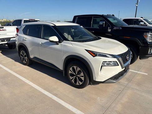 Used 2023 Nissan Rogue SV FWD image 1