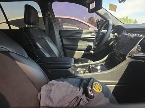Used 2023 Jeep Grand Cherokee Altitude AWD/4WD image 18