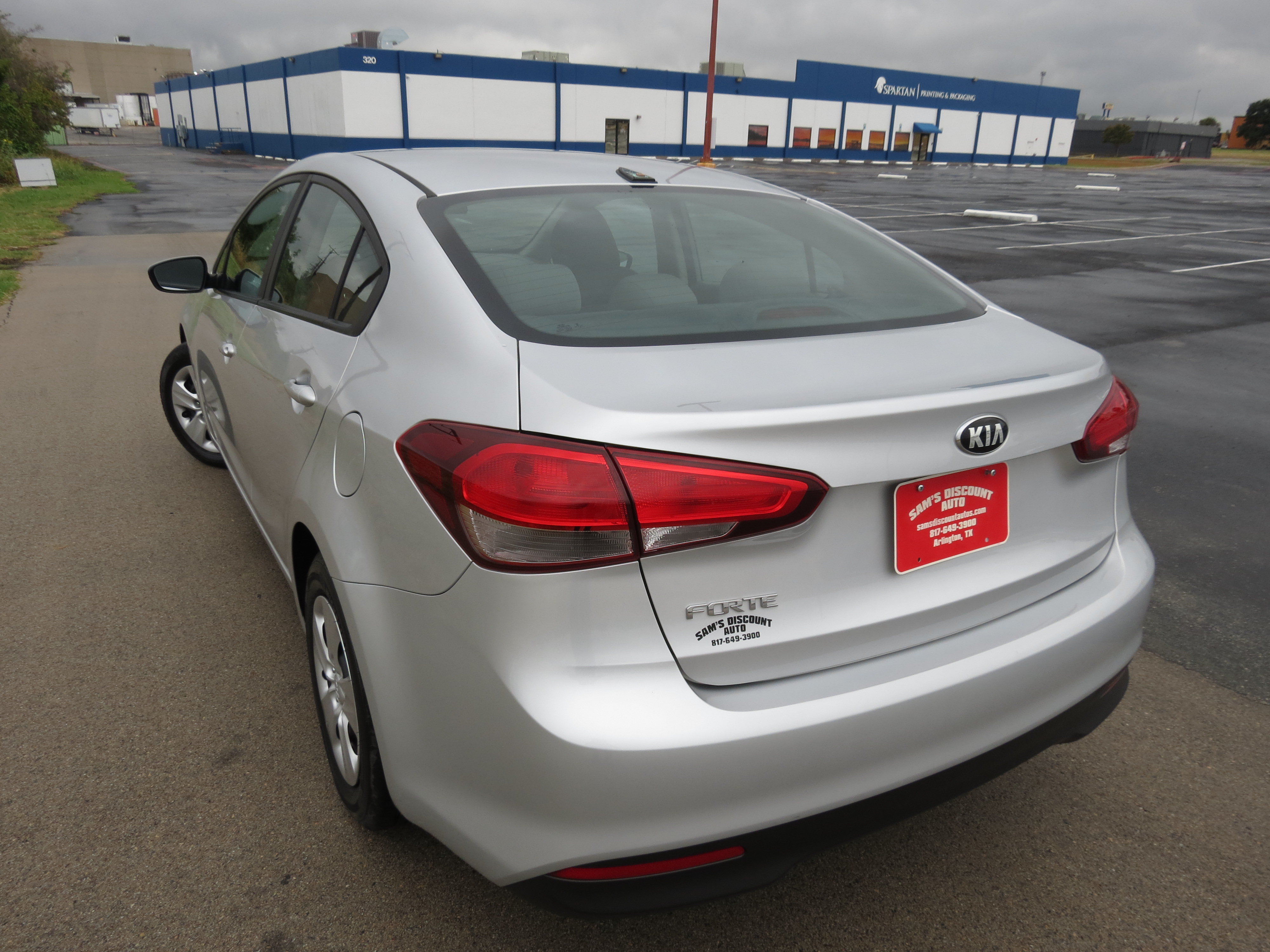 Used 2017 Kia Forte LX FWD image 3