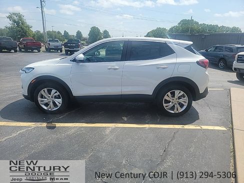 Used 2025 Buick Encore GX Preferred AWD/4WD image 2