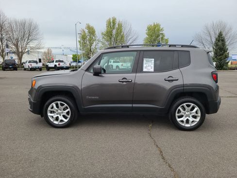 Used 2017 Jeep Renegade Latitude w/ Popular Equipment Group image 11