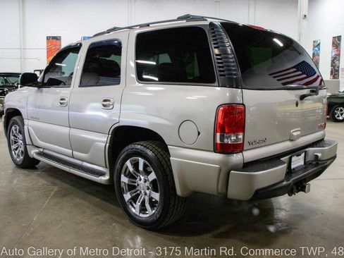 Used 2005 GMC Yukon Denali AWD/4WD image 4