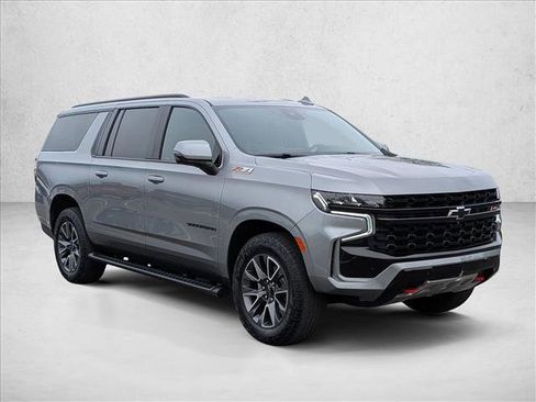 Used 2023 Chevrolet Suburban Z71 w/ Luxury Package AWD/4WD image 3
