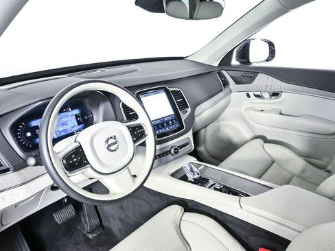 Certified 2025 Volvo XC90 T8 Ultra w/ Protection Package Premier AWD/4WD image 6