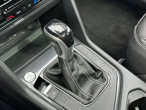 Used 2023 Volkswagen Tiguan SE w/ Panoramic Sunroof Package FWD image 22