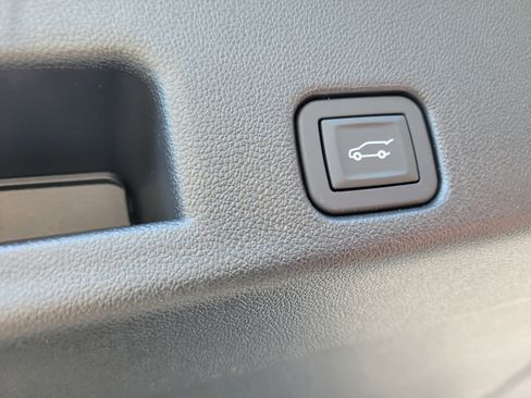 New 2026 Chevrolet Traverse Z71 w/ Enhanced Driving Package AWD/4WD image 8