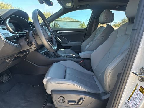 Used 2023 Audi Q3 2.0T Premium Plus w/ Premium Plus Package image 9