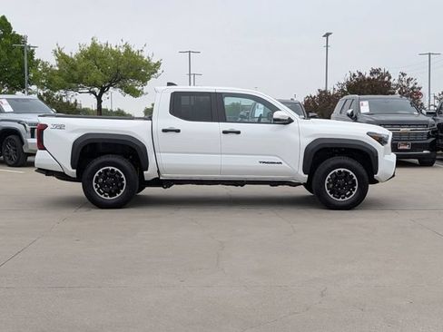 Used 2024 Toyota Tacoma TRD Off-Road w/ TRD Off Road Upgrade Package AWD/4WD image 4