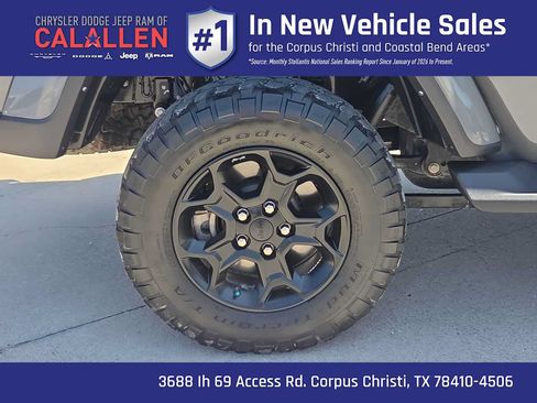 Used 2023 Jeep Gladiator Sport AWD/4WD image 16