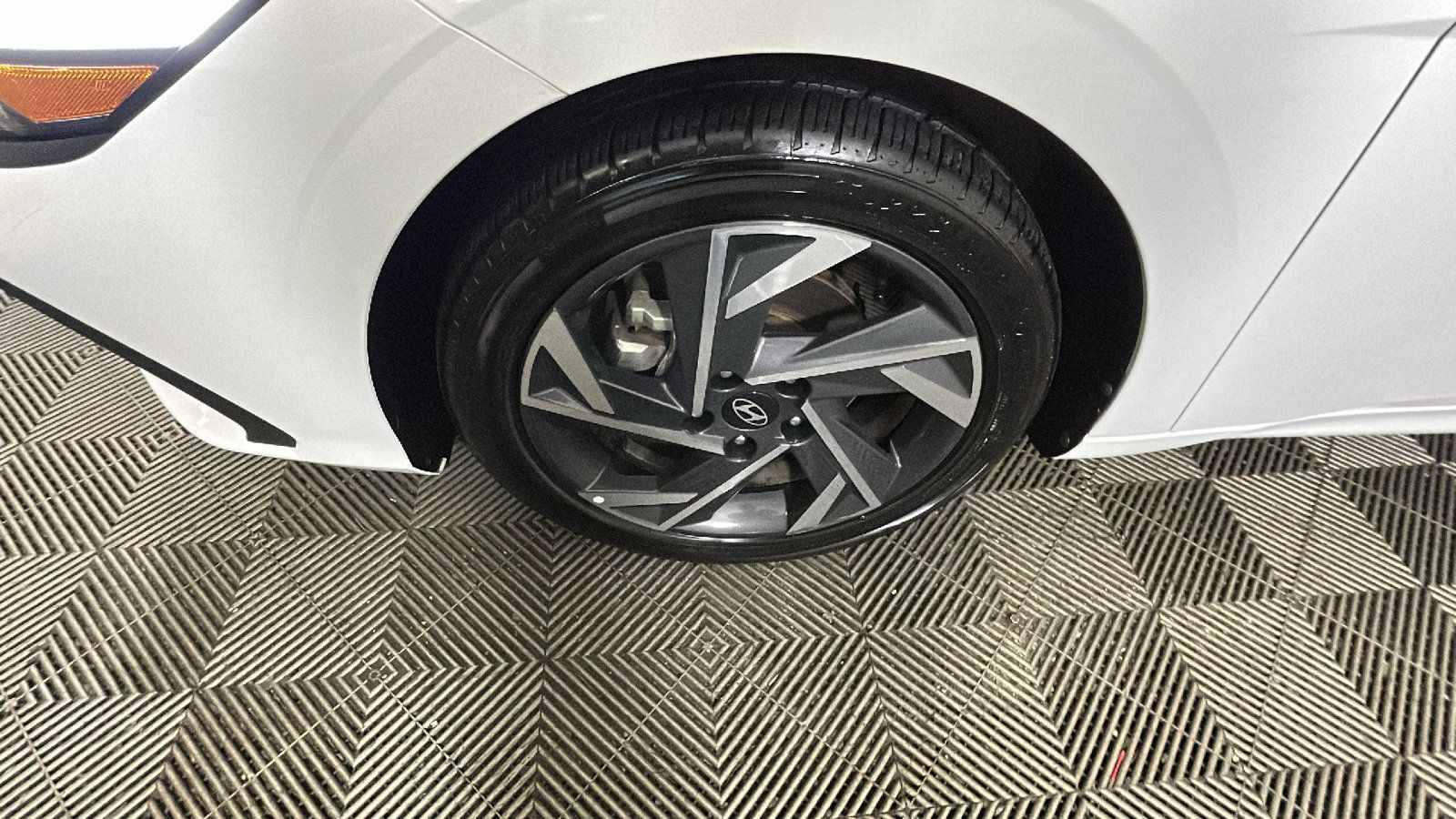 Used 2025 Hyundai Elantra SEL FWD image 10