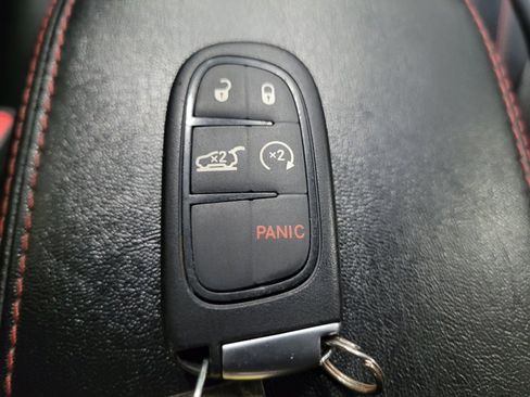 Used 2022 Jeep Cherokee Trailhawk w/ Premium Leather Package AWD/4WD image 32