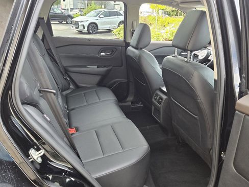 Used 2022 Nissan Rogue SV w/ SV Premium Package image 19