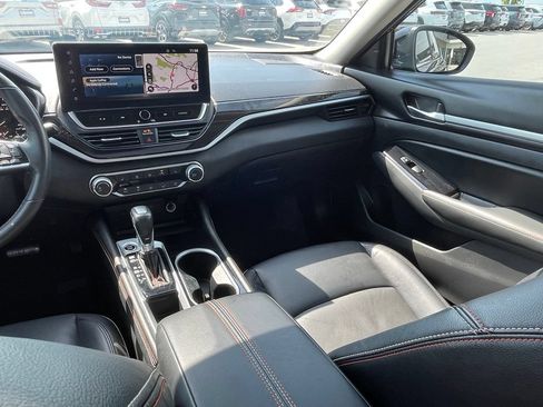 Used 2024 Nissan Altima 2.5 SR w/ SR Premium Package FWD image 23