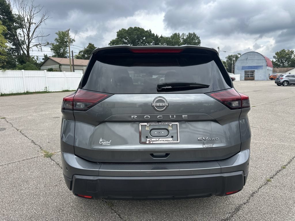 Used 2024 Nissan Rogue SV AWD/4WD image 6