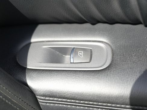 Used 2021 Nissan Armada SV w/ SV Appearance Package image 31