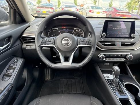 Used 2024 Nissan Altima 2.5 SV FWD image 17