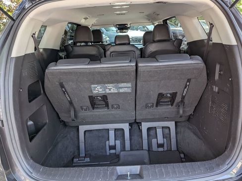 Used 2024 Kia Carnival LX FWD image 27