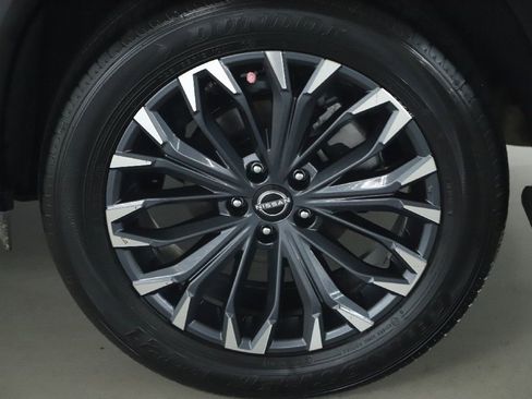Used 2025 Nissan Rogue Platinum w/ Tech Package AWD/4WD image 42