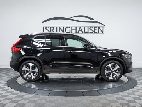 Used 2023 Volvo XC40 B5 Plus w/ Protection Package Premier image 4