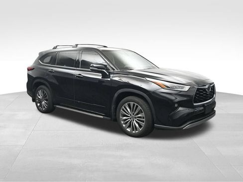 Used 2021 Toyota Highlander Platinum FWD image 7