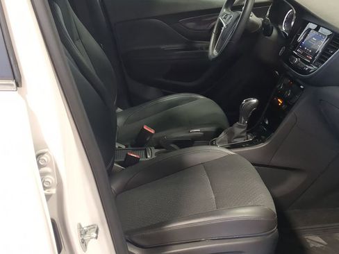 Used 2022 Buick Encore Preferred AWD/4WD image 21