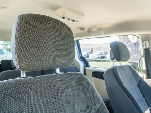 Used 2018 Dodge Grand Caravan SE w/ UConnect Hands-Free Group image 41