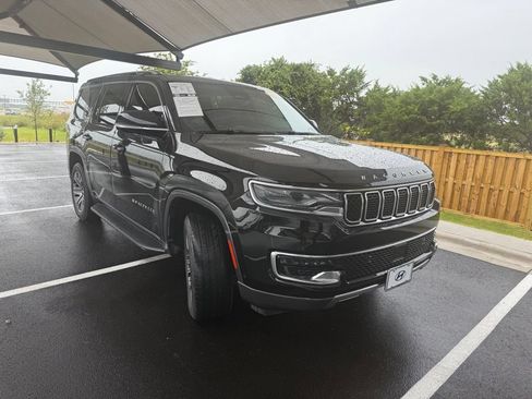 Used 2022 Jeep Wagoneer Series III AWD/4WD image 3