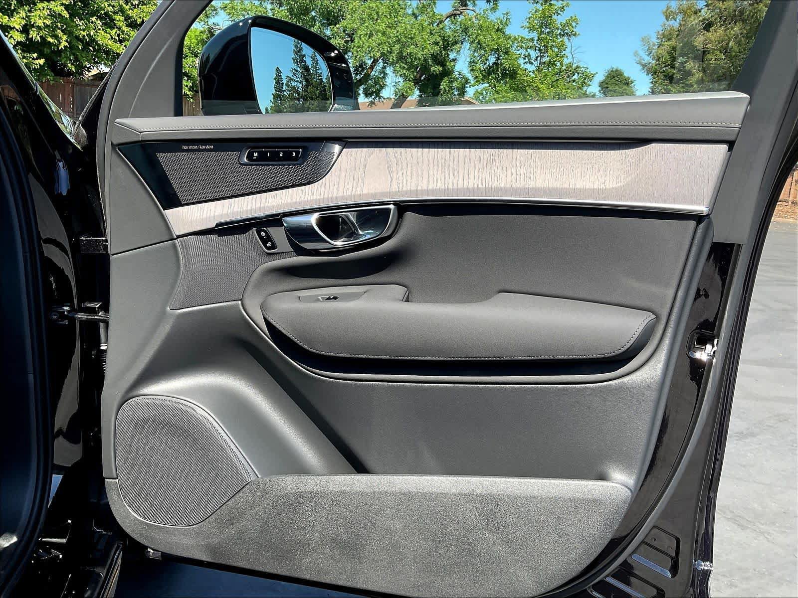 New 2026 Volvo XC90 T8 Ultra w/ Protection Package AWD/4WD image 30