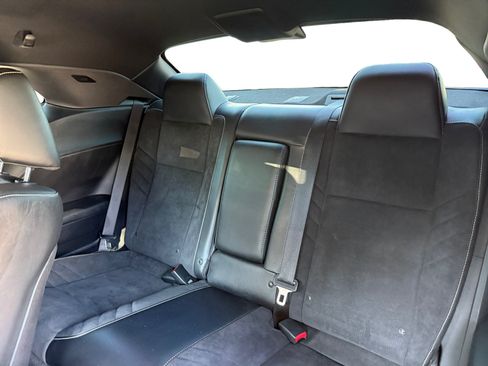 Used 2015 Dodge Challenger SRT RWD image 11