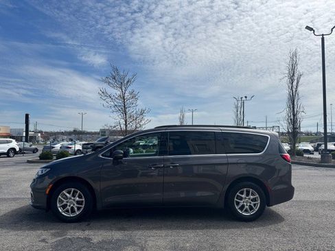 Used 2022 Chrysler Pacifica Touring-L image 15