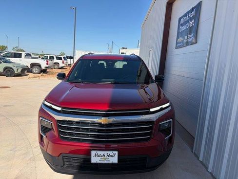 New 2026 Chevrolet Traverse LT w/ Sun and Wheel Package FWD image 7