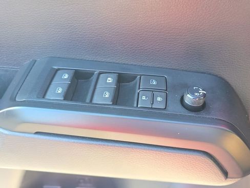 Used 2023 Toyota Tacoma SR AWD/4WD image 19