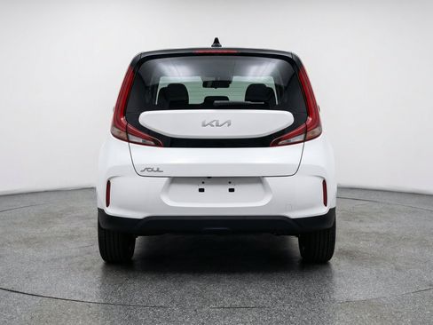 Used 2025 Kia Soul LX w/ LX Technology Package FWD image 9
