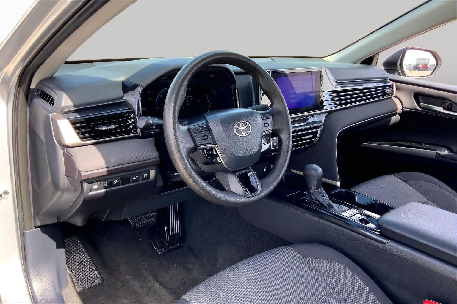 Used 2025 Toyota Camry LE FWD image 17