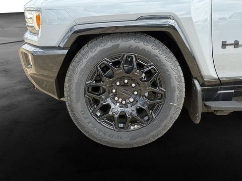 New 2025 GMC Hummer EV 2X w/ LPO, Dark Essentials Package AWD/4WD image 9