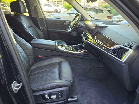 Used 2025 BMW X7 xDrive40i AWD/4WD image 11