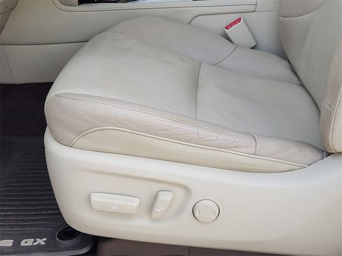 Used 2019 Lexus GX 460 image 23