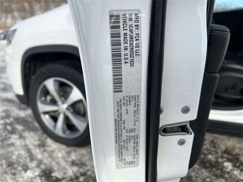 Used 2022 Jeep Cherokee Limited image 26