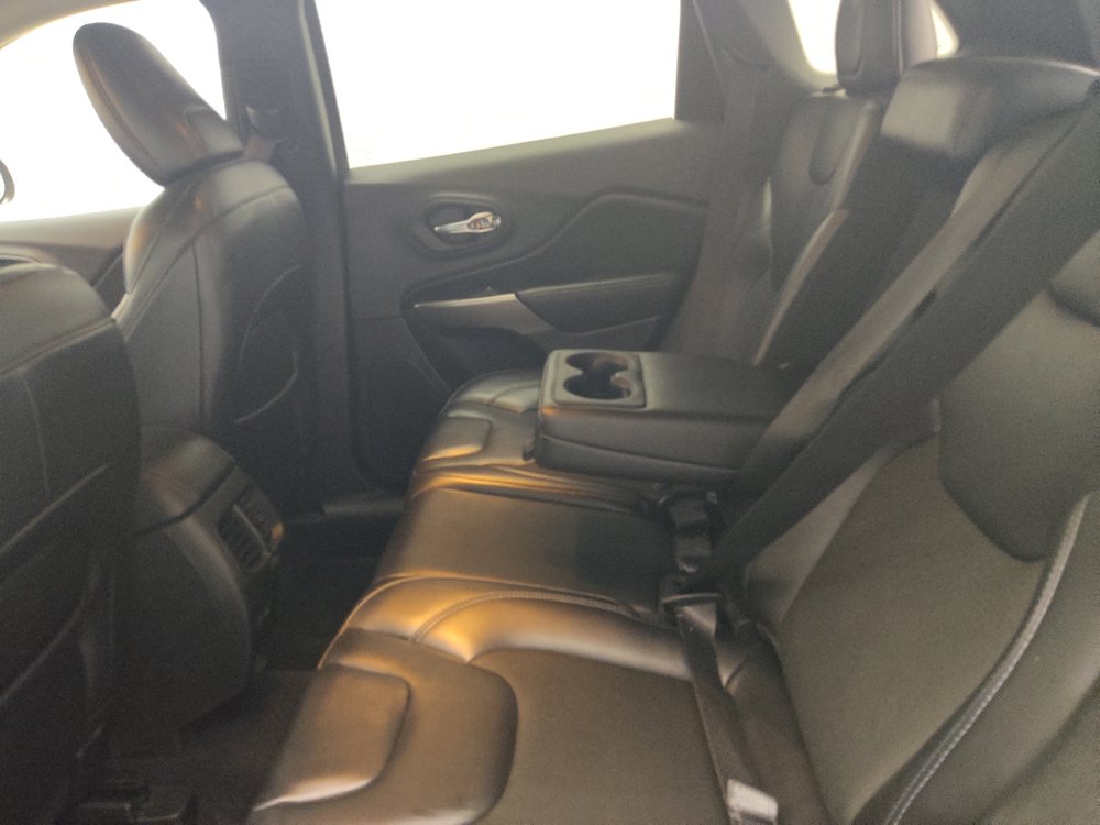 Used 2021 Jeep Cherokee Latitude Plus FWD image 18