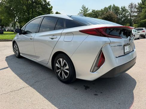 Used 2017 Toyota Prius Prime Premium FWD image 6