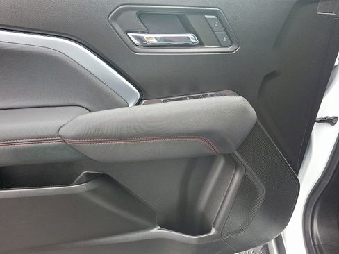 Used 2024 Chevrolet Colorado Z71 w/ Z71 Convenience Package 2 image 12