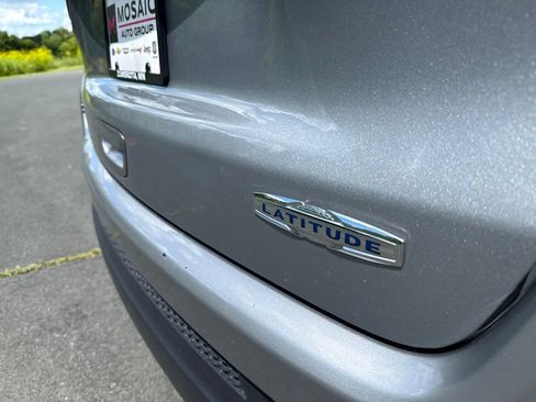 Used 2024 Jeep Compass Latitude AWD/4WD image 18