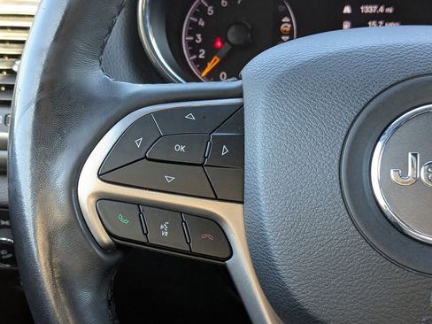 Used 2020 Jeep Grand Cherokee Laredo w/ 18" Wheel & 8.4" Radio Group image 25