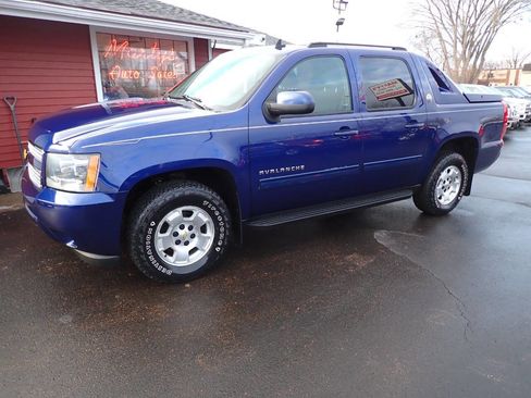 Used 2013 Chevrolet Avalanche LS image 3