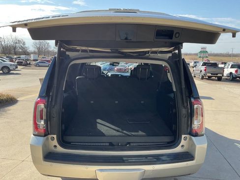 Used 2015 GMC Yukon XL SLT w/ Open Road Package AWD/4WD image 10