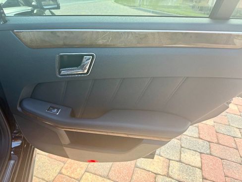 Used 2010 Mercedes-Benz E 350 4MATIC Sedan image 22