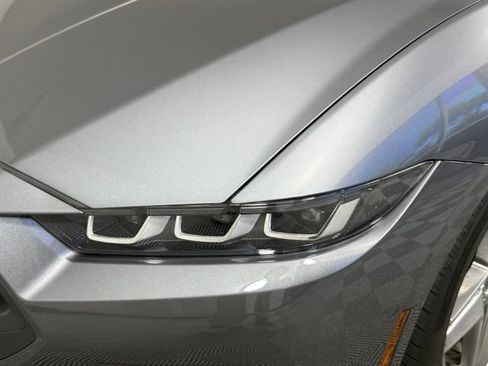 Used 2024 Ford Mustang Convertible RWD image 12