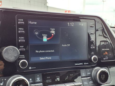 Used 2022 Toyota Highlander XLE FWD image 17