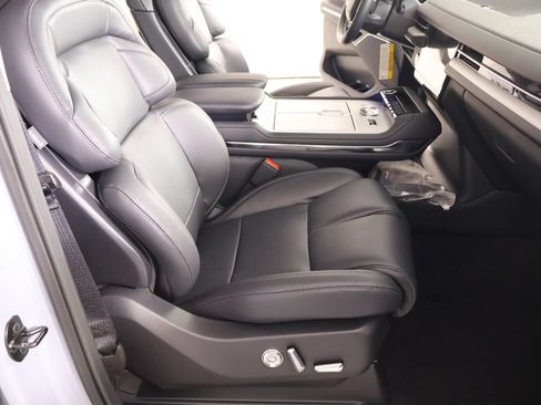 New 2027 Lincoln Navigator Premiere AWD/4WD image 15