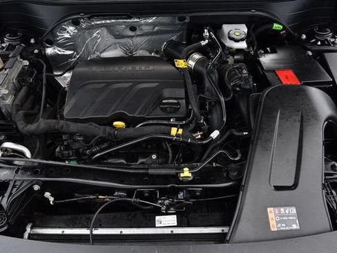 Used 2025 Chevrolet Trax LT w/ LT Convenience Package FWD image 23